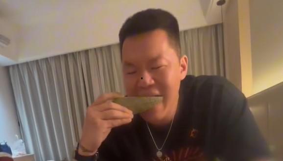 主播吃瓜群众视频,一场视觉盛宴背后的故事  第1张